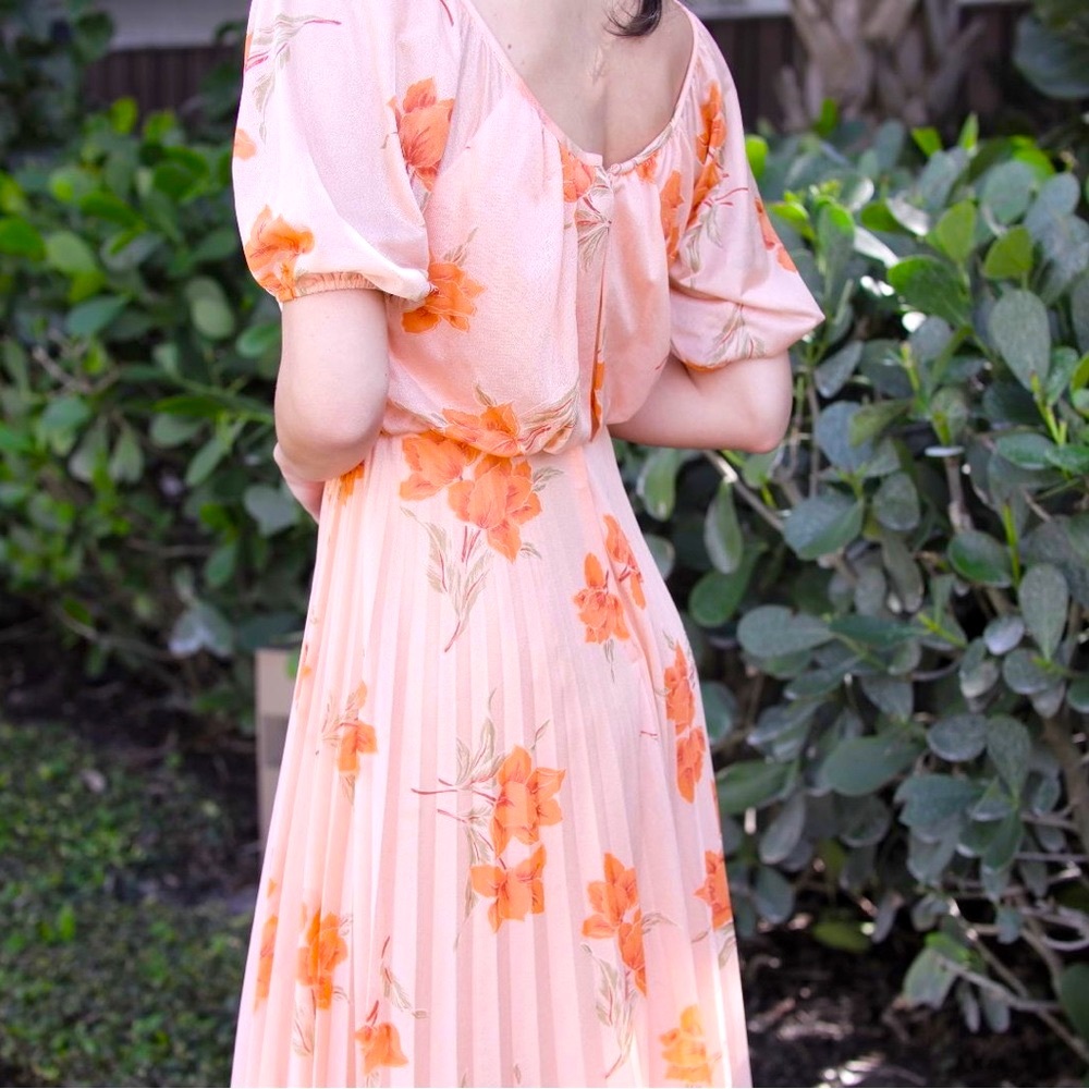 VTG 70s Peach Floral Maxi Dress Boho Prairie Peasant Pleated Skirt Festival. SM